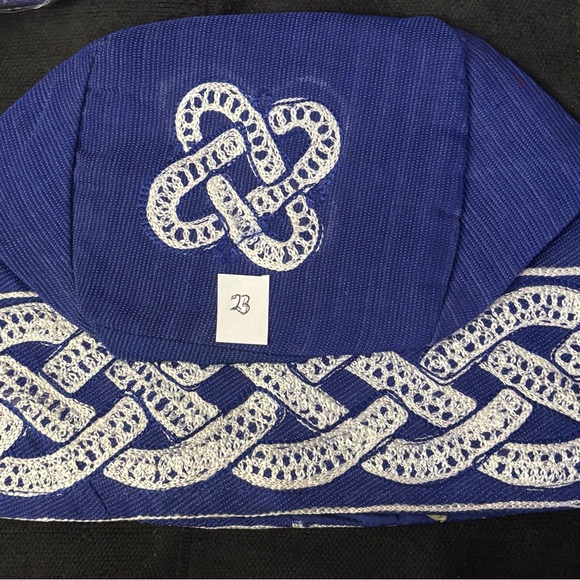 Elegant Men’s Blue Asooke Traditional Hat/Cap with White/Silverish Embroidery. - Picture 2 of 4